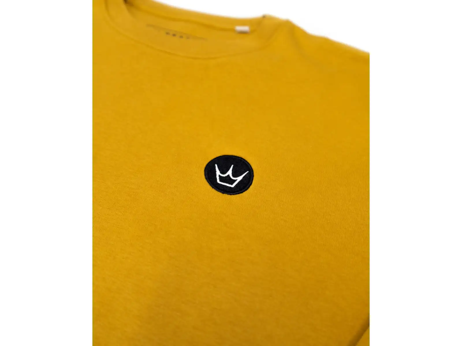 Peatys bestickter Crew-Pullover Herren-Pullover Crown / Ocker