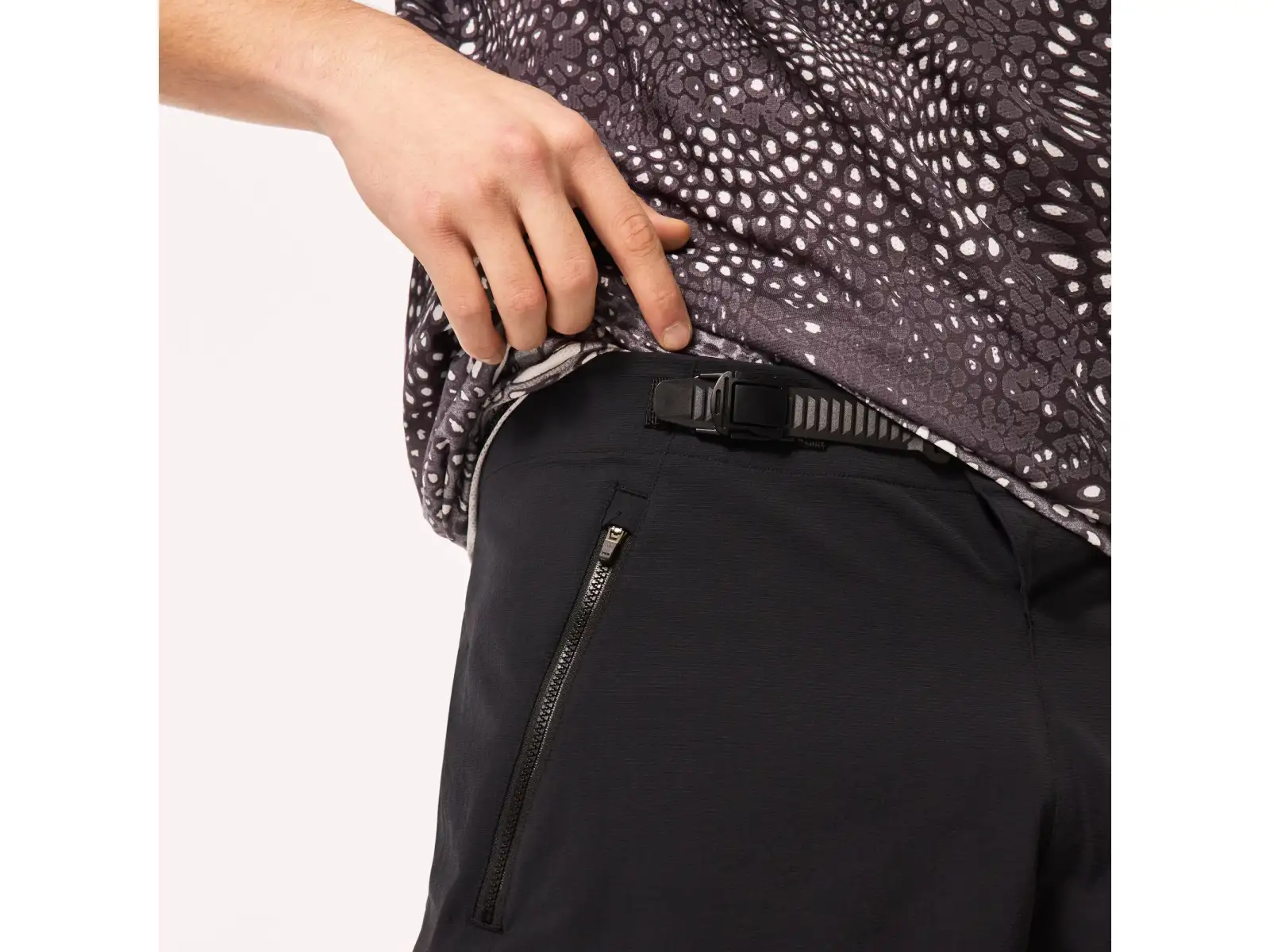 Oakley Maven Scrub Herren lockere Shorts Black/Grey