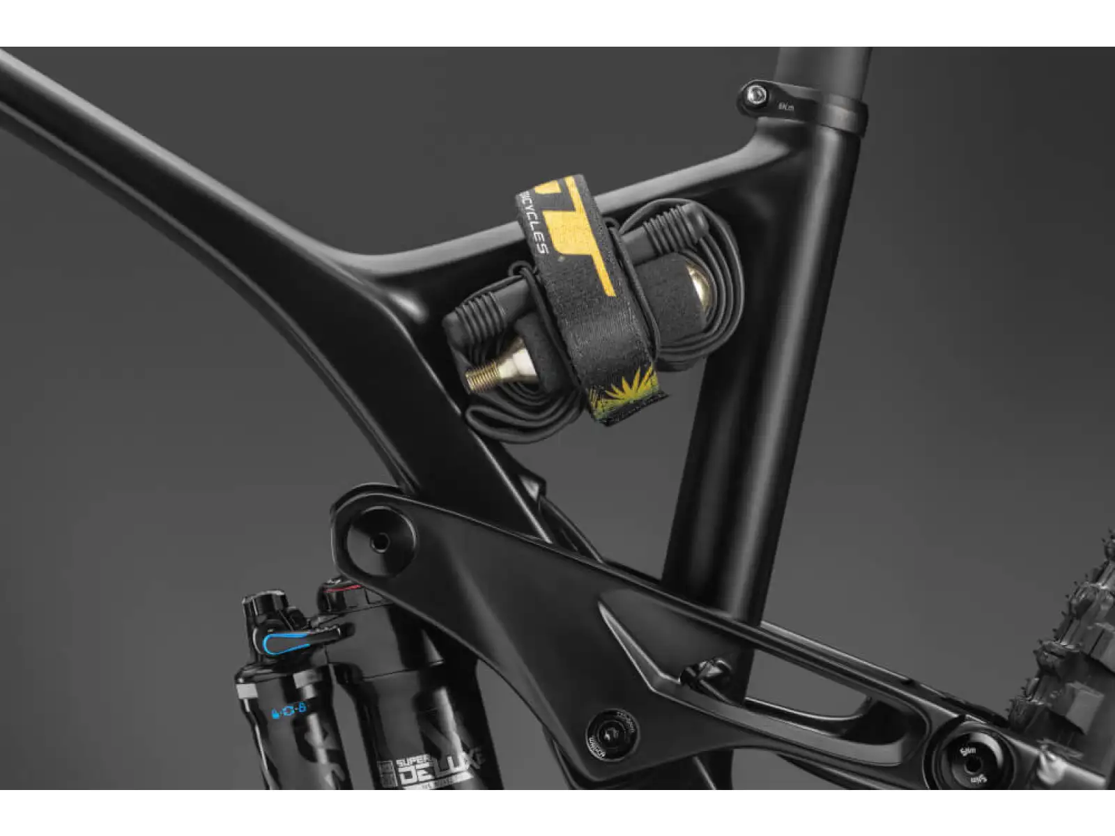 GT Force Carbon Pro DGR Mountainbike.