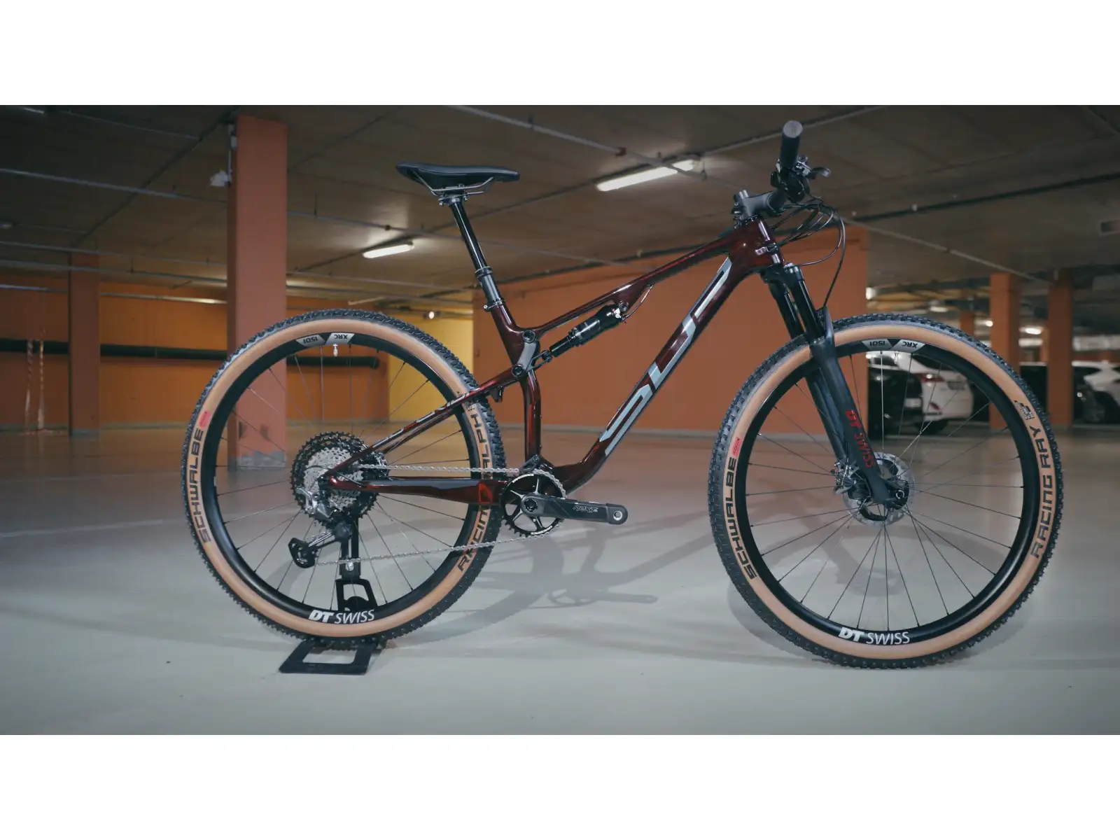 Superior Team XF 29 Issue R Fully Suspended Mountain Bike Gloss Red Carbon/Chrome