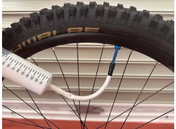 MAGIC MILK Applikator Tyre Sealant Injector
