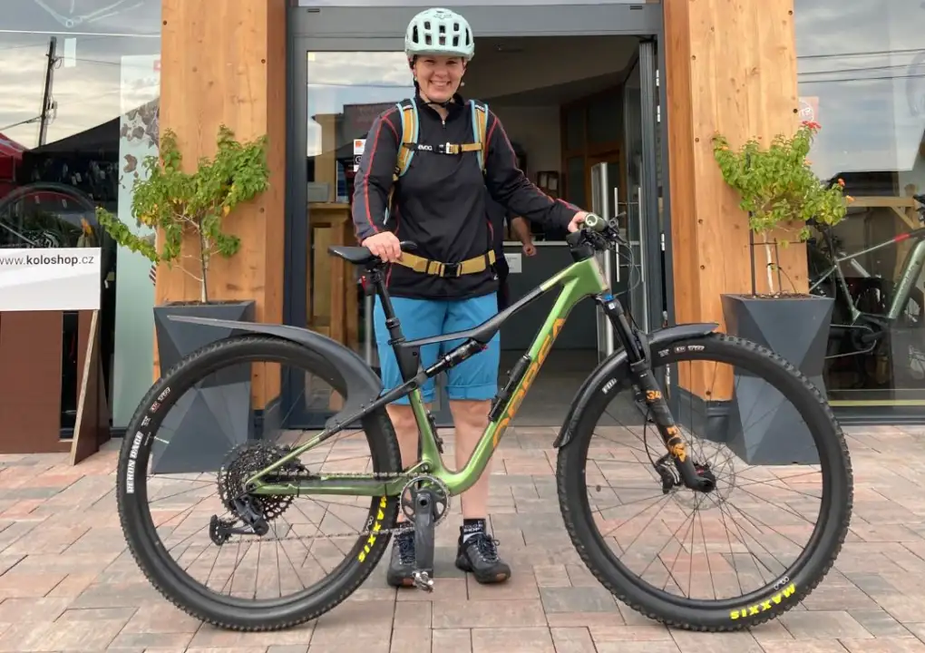 Worauf fährt Koloshop? Eva auf Orbea Oiz M30