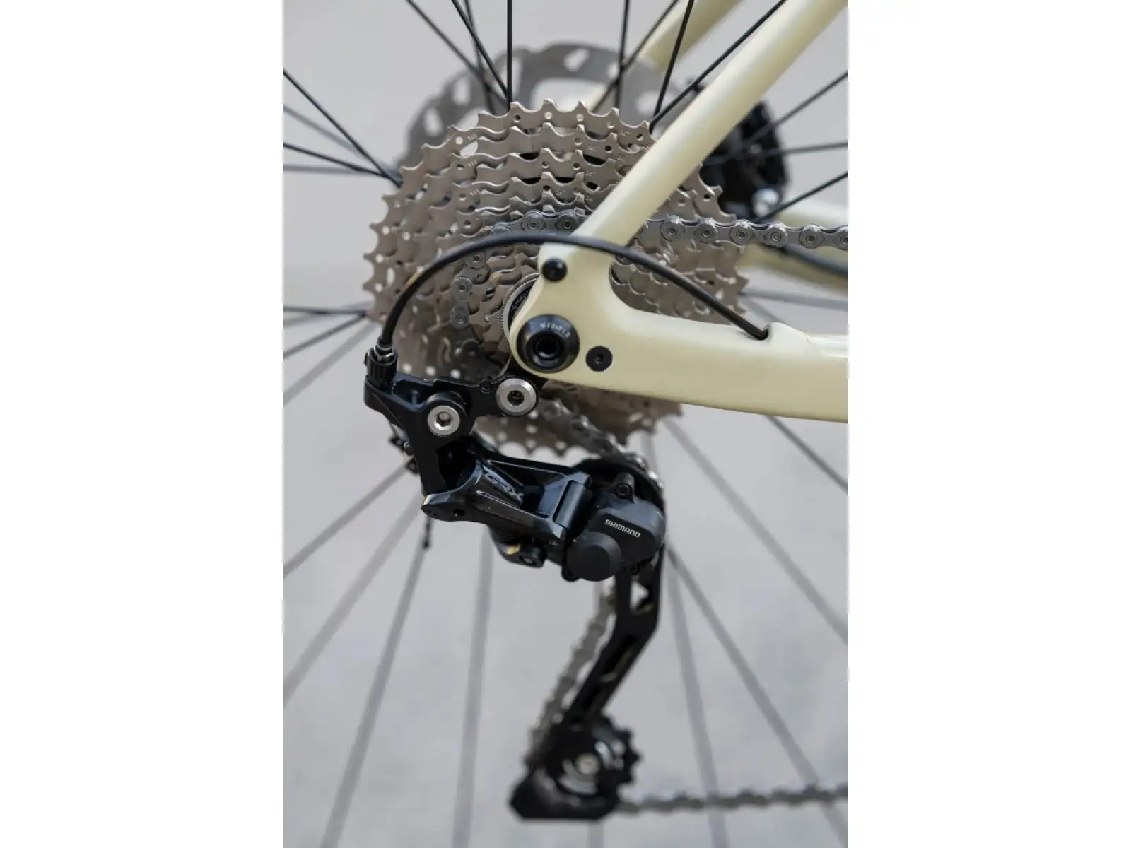 Rock Machine Gravelride CRB 700 Gravelbike in mattem Sand/Schwarz.