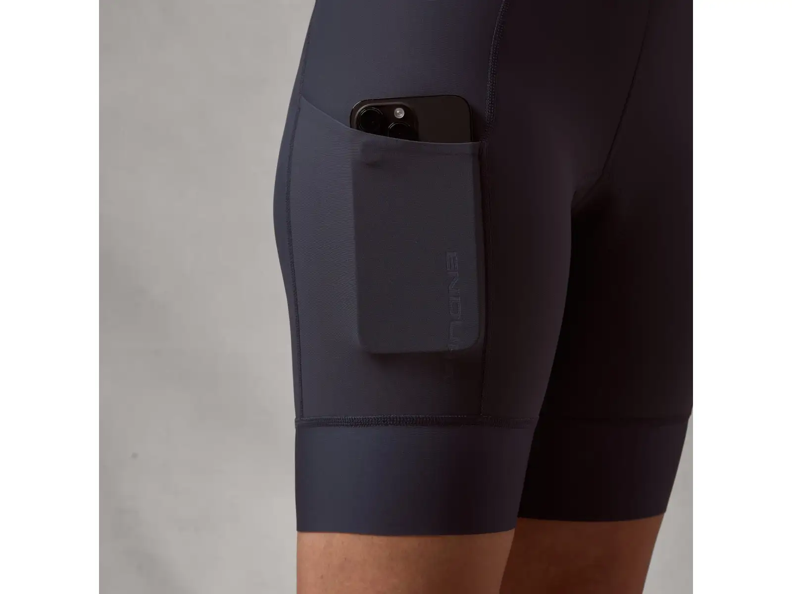 Endura Loop Damen-Shorts mit Polster Carbon Grey