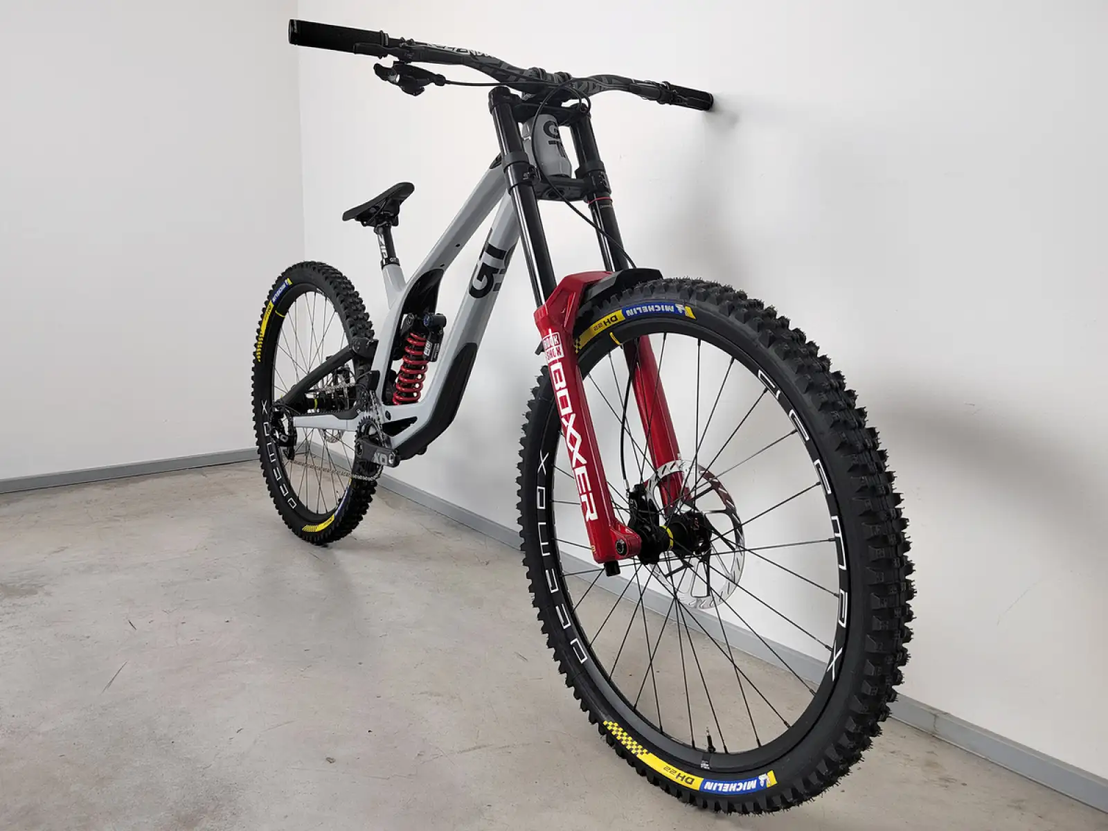 GT Fury Custom Downhill-Bike Größe M.