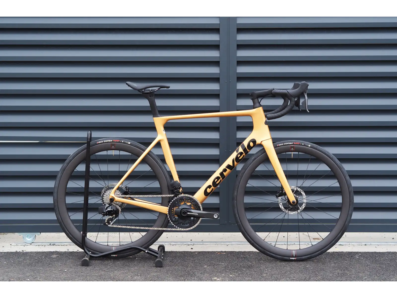 Cervélo Soloist Force eTap AXS Rennrad Goldstaub