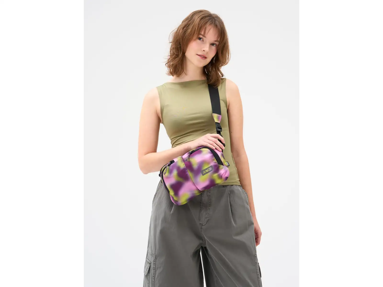 Aevor Sacoche Umhängetasche 4 l Ripstop Psychedelic Slush