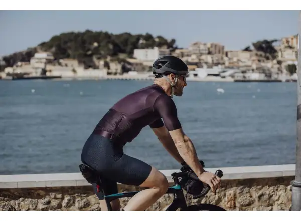 Force F Winner Shorts mit Helm und blauer Polsterung