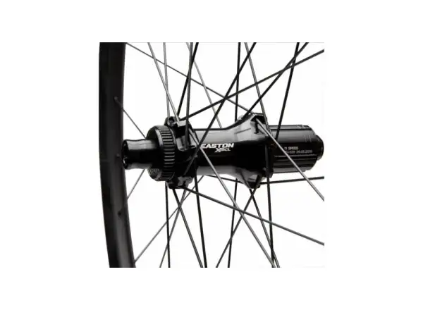Easton EC70 AX TLR hinterrad ausgestattet mit Shimano-Schaltung.