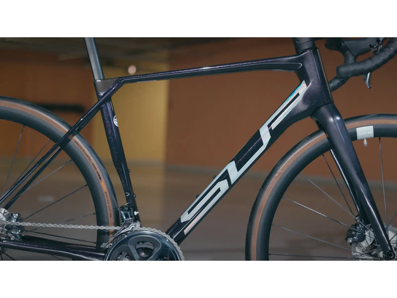 Superior X-Road Team Issue Gloss Black Rainbow/Hologram Chrome Renn-/Gravelbike.