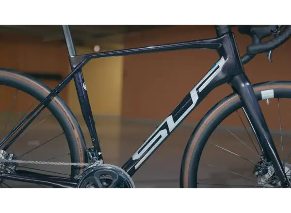 Superior X-Road Team Issue Gloss Black Rainbow/Hologram Chrome Renn-/Gravelbike.