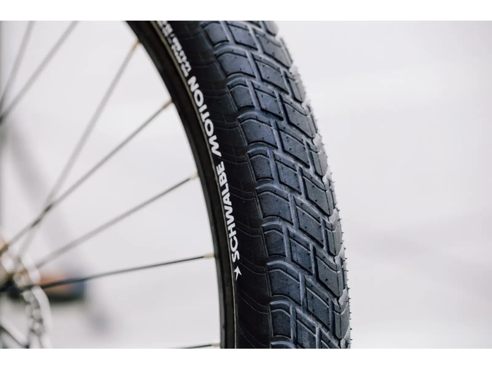 Schwalbe Motion Big Apple E-25 28" Trekking-Reifen Draht Black Reflex