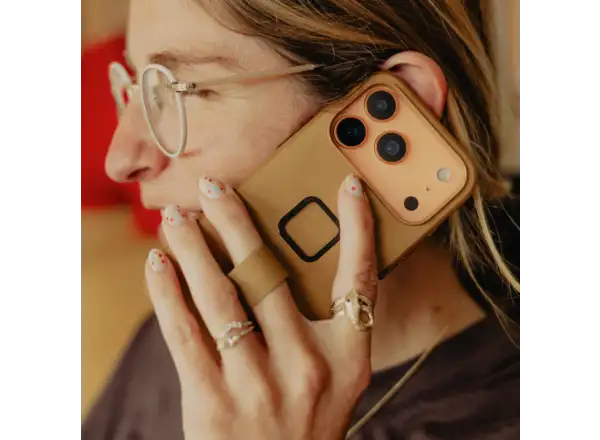 Peak Design Everyday Clarino Loop Hülle iPhone 17 Pro Tan