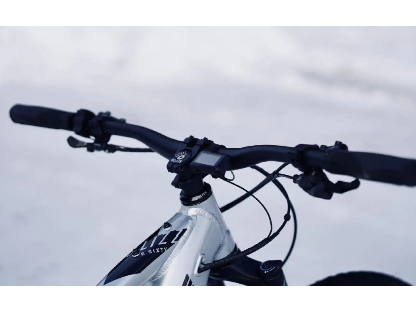 Rock Machine Blizz e60-29 Glanz Silber/Schwarz E-Bike.