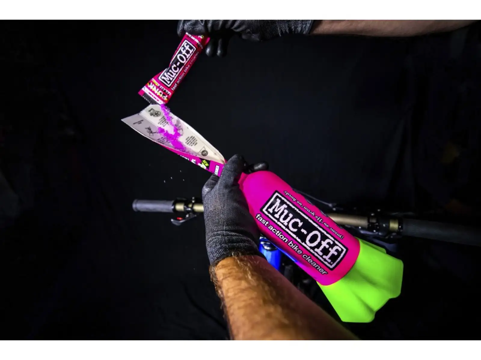 Reinigungsset Muc Off Flasche und Punk Powder