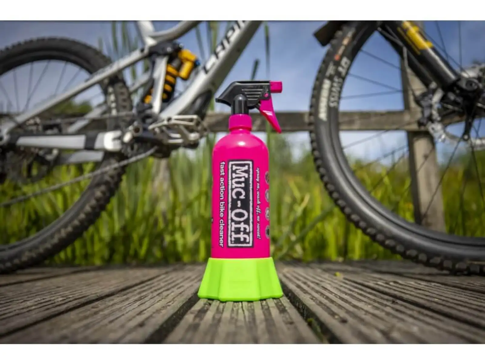 Reinigungsset Muc Off Flasche und Punk Powder