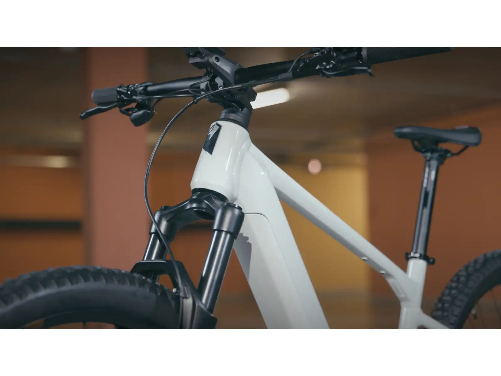 Superior eXP 8089 B Gloss Chrome/Matte Black E-Bike