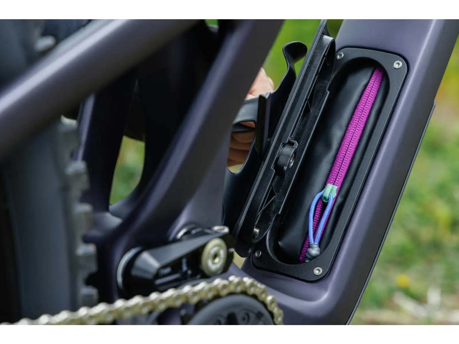 Ibis Ripmo V3 Deore Mountainbike Heckleberry Purple.