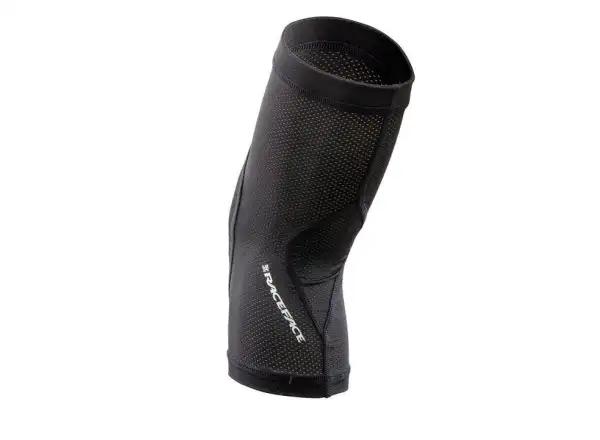 Race Face Charge Ellenbogenprotektoren in Stealth-Farbe.