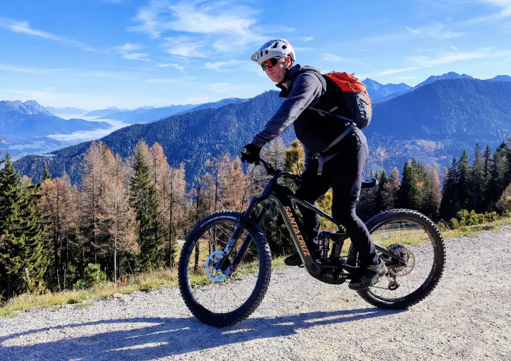 Das vollgefederte Elektrofahrrad Santa Cruz Vala – verdient es begeistertes Lob?