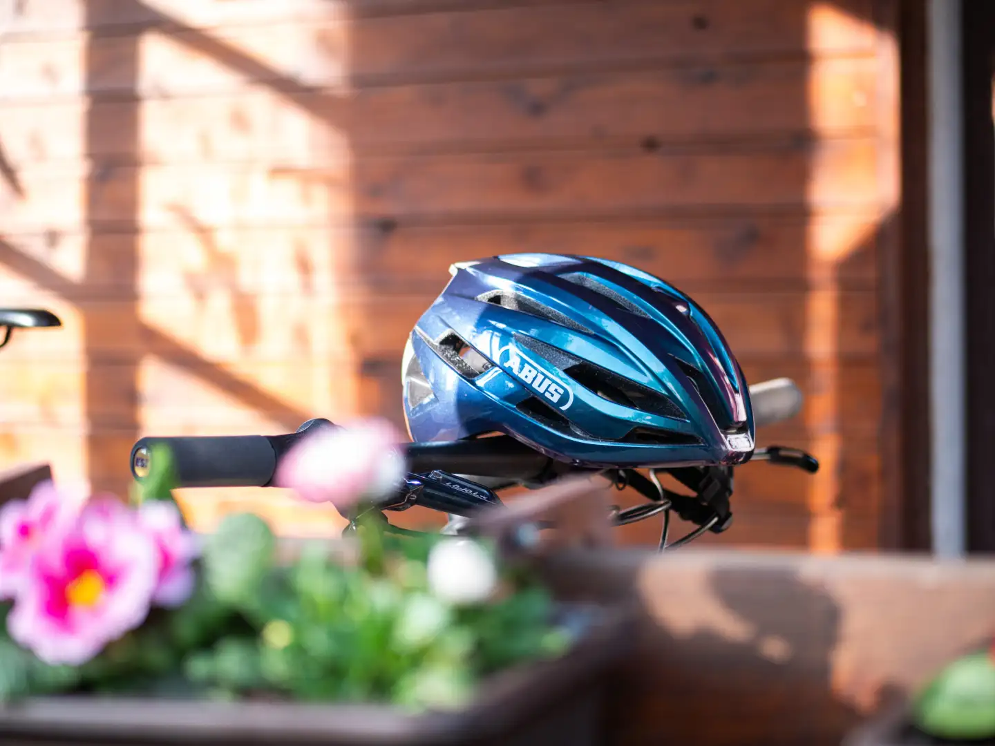 Fahrradhelm Abus StormChaser ACE: Federleicht oder die ersten Kilometer mit dem „Farbwechsler“