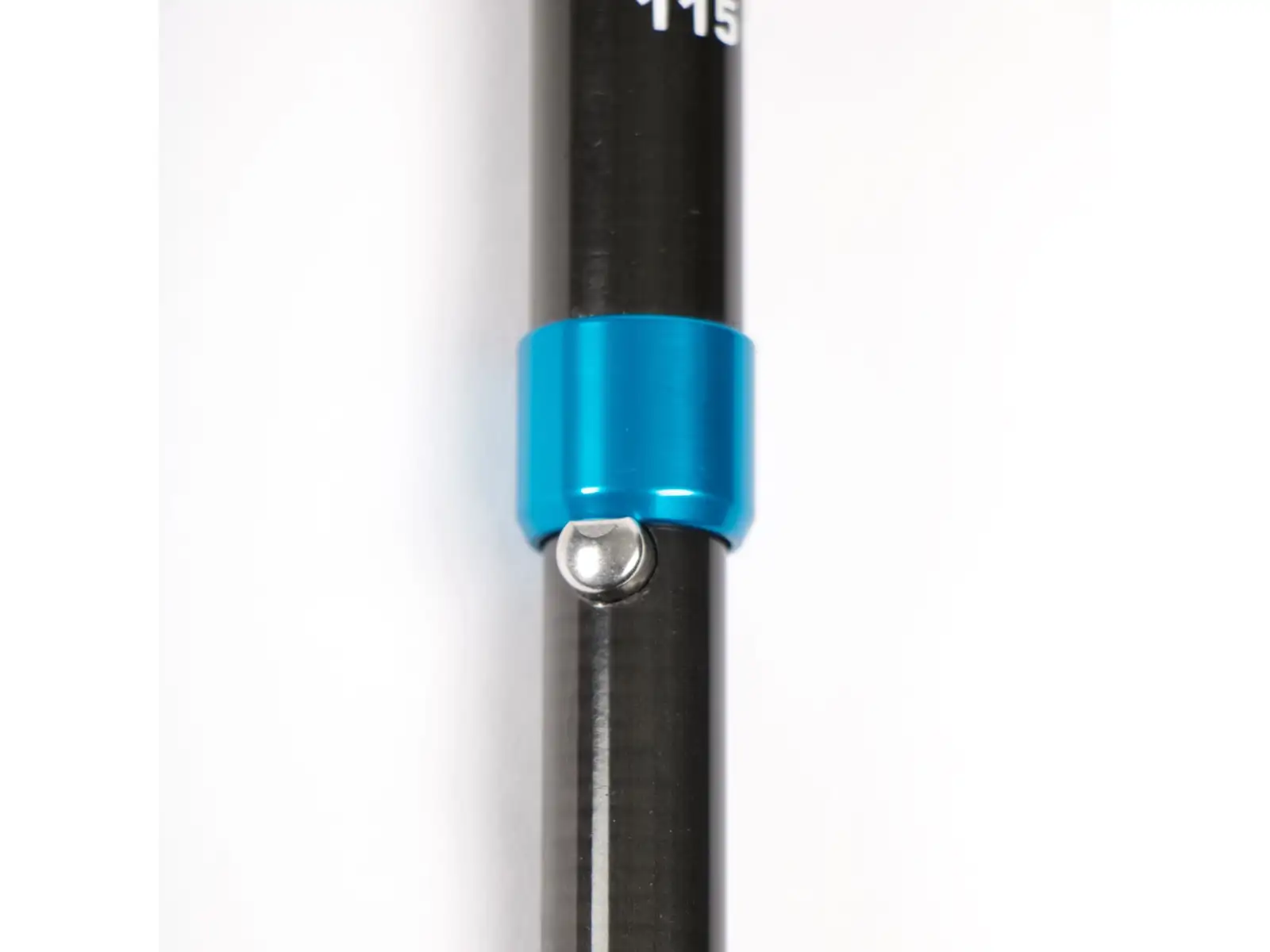 Dynafit Ultra Pro Pole ist ein zusammenklappbarer Laufstock aus Carbon in Methylblau.
