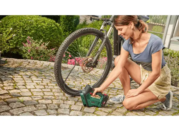 Bosch UniversalPump 18V kabellose pneumatische Pumpe + Starter-Set 18V