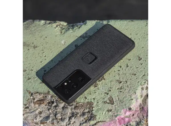 Peak Design Everyday Hülle für Samsung Galaxy S22+ in der Farbe Anthrazit.