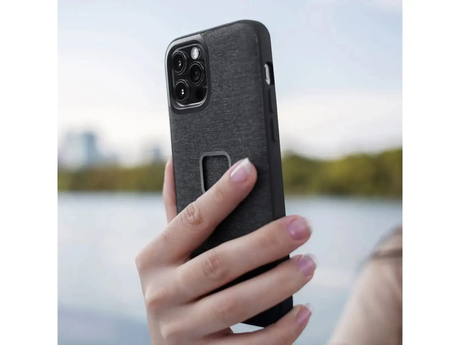 Peak Design Mobile Everyday Case für das iPhone 12 Pro Max in Charcoal.