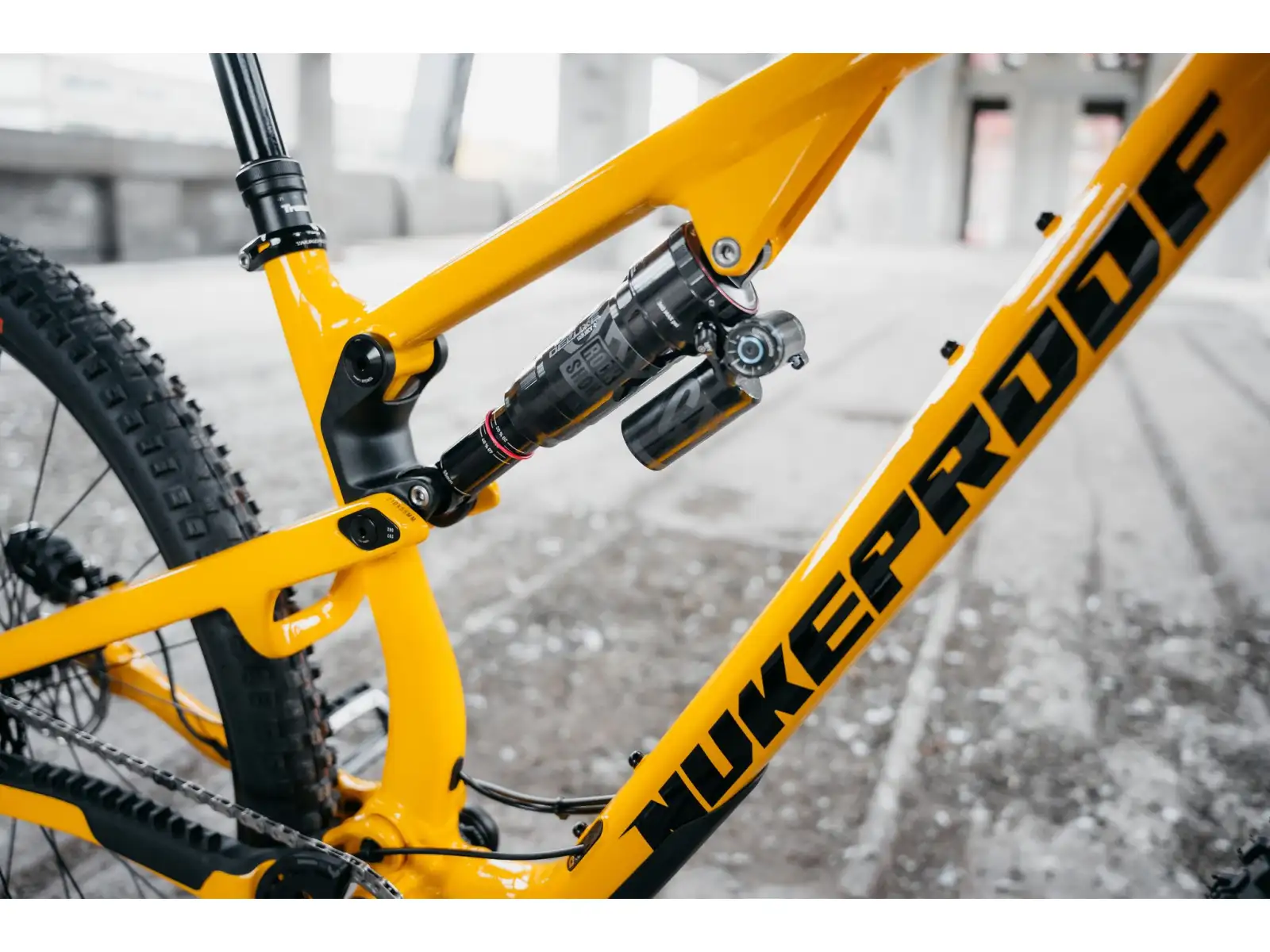 Nukeproof Reactor Alloy Pro 290 Eagle 90 vollgefedertes Fahrrad Yellow