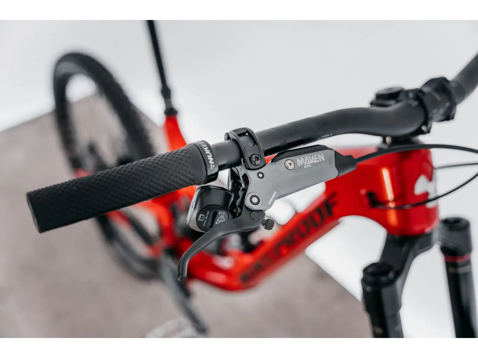 Nukeproof Giga Carbon Pro 297 T-GX Fahrrad Red