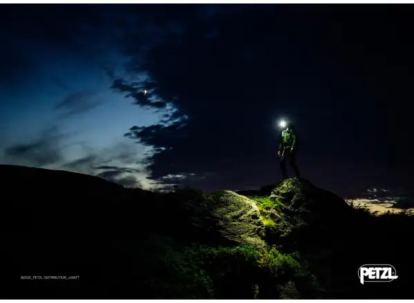 Petzl ACTIK CORE 2025 Stirnlampe grün