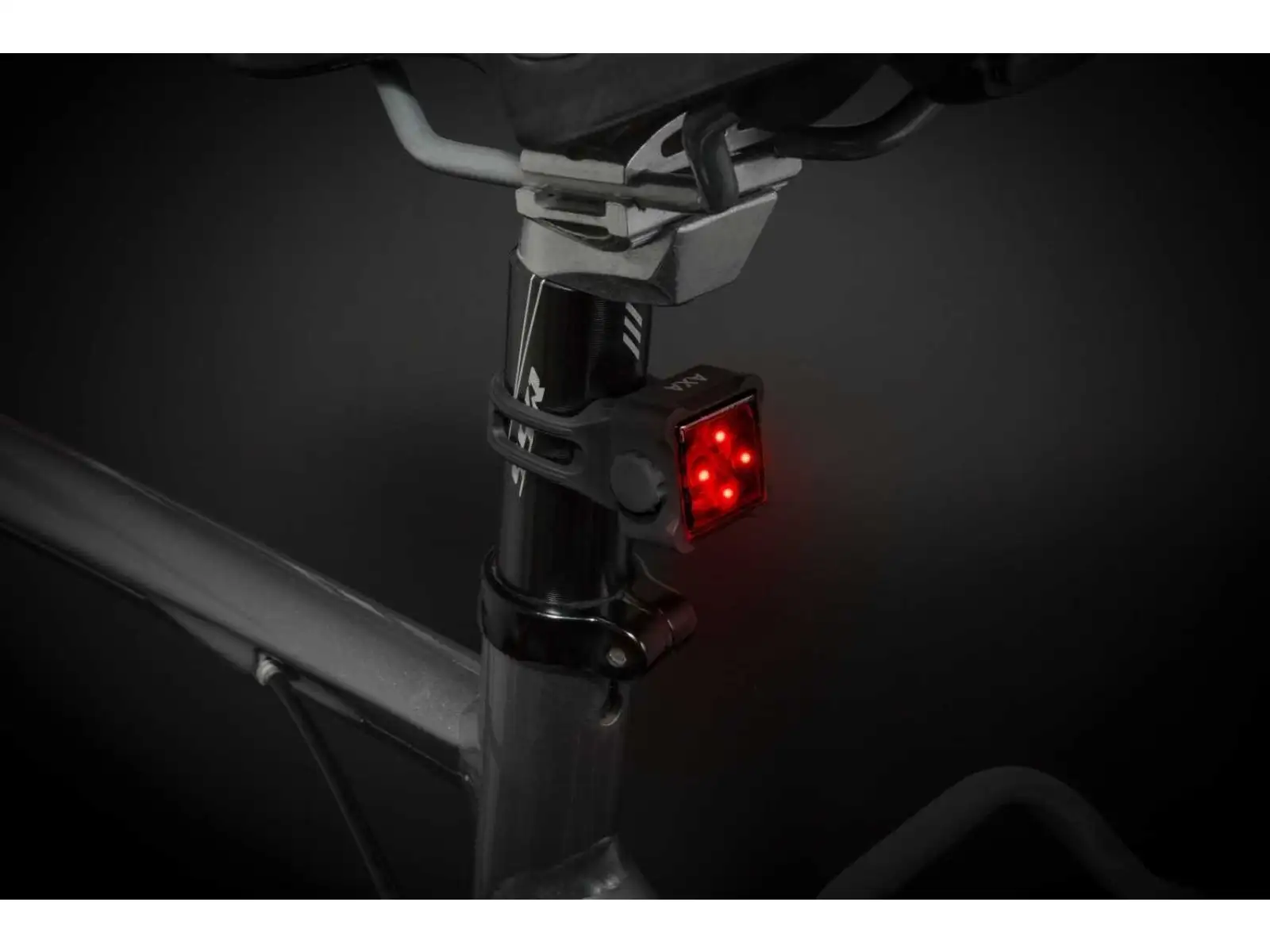 AXA Niteline T4-R Vorder- und Rücklicht