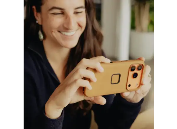 Peak Design Everyday Clarino Hülle iPhone 17 Pro Tan