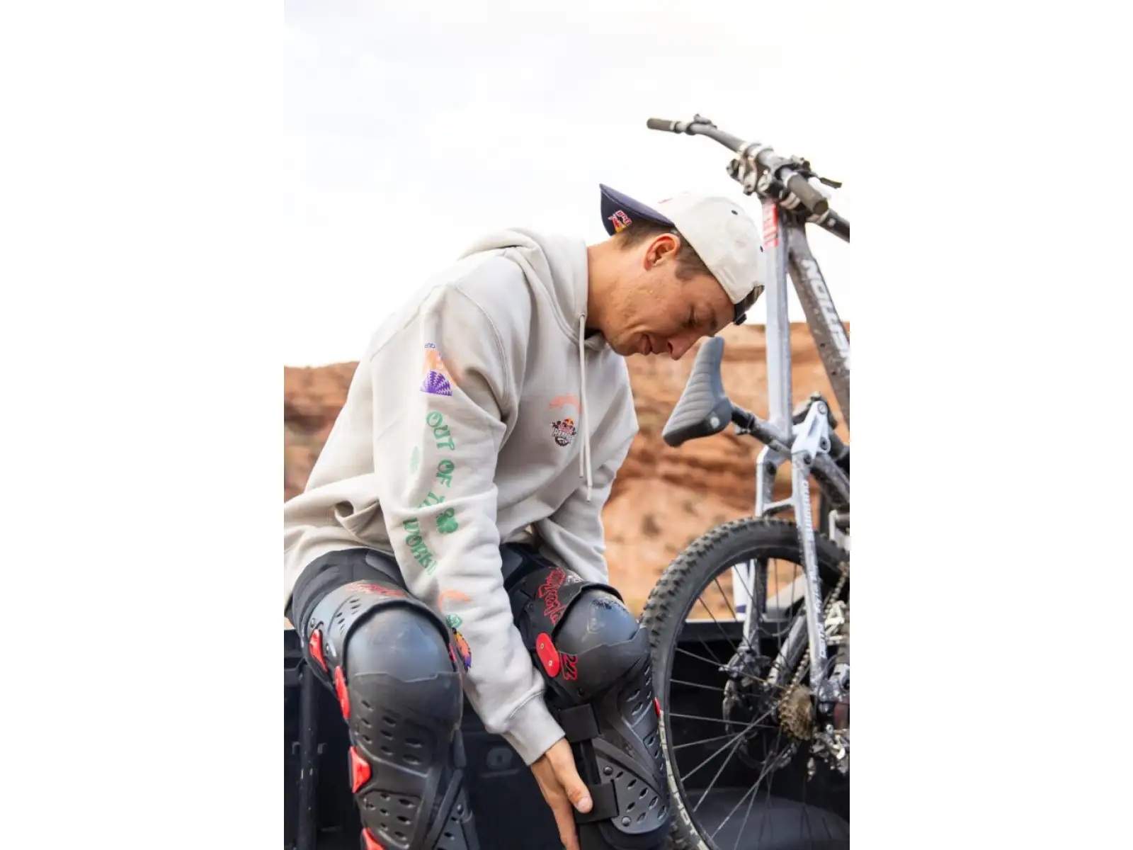 Troy Lee Designs x Red Bull Rampage Valley of Gods Herren Hoodie Bone