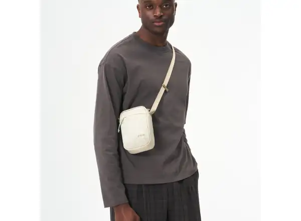 Aevor Easy Ride Pouch Umhängetasche Off-White