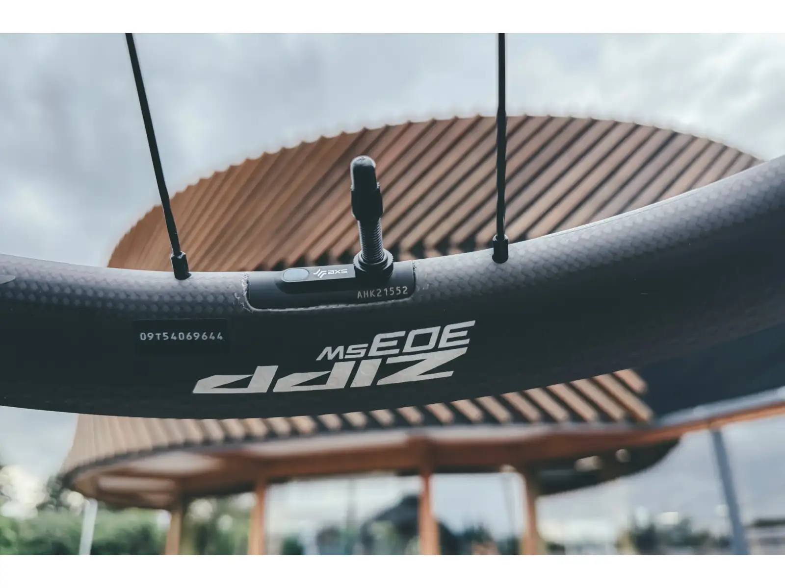 Zipp 303 SW Carbon Tubeless CenterLock A1 vorderes Laufrad