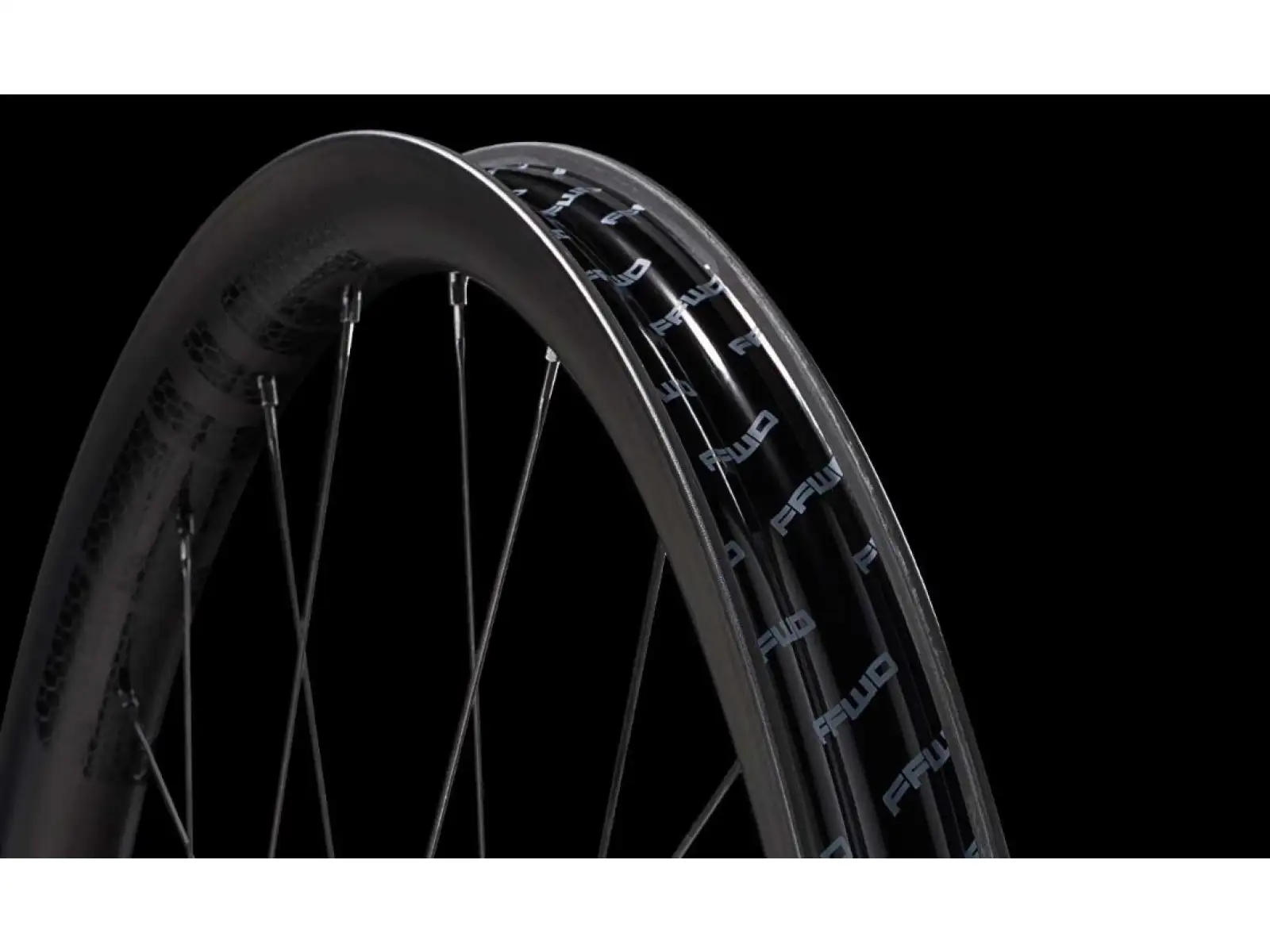 FFWD OUTLAW DT240 EXP Carbon Boost 30 mm 29" Laufräder in Mattschwarz