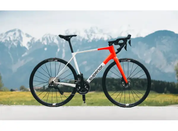Superior X-Road 9.5 GF Straßenfahrrad in Glanzgrau / Orange-Rot.