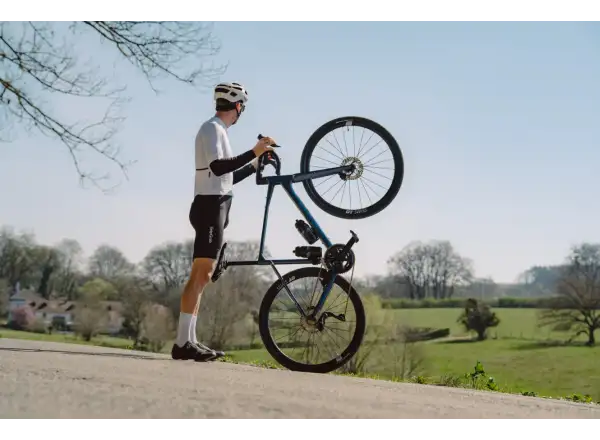 CX/Travel Isaac Kaon Saphire Blue 105 Di2 S