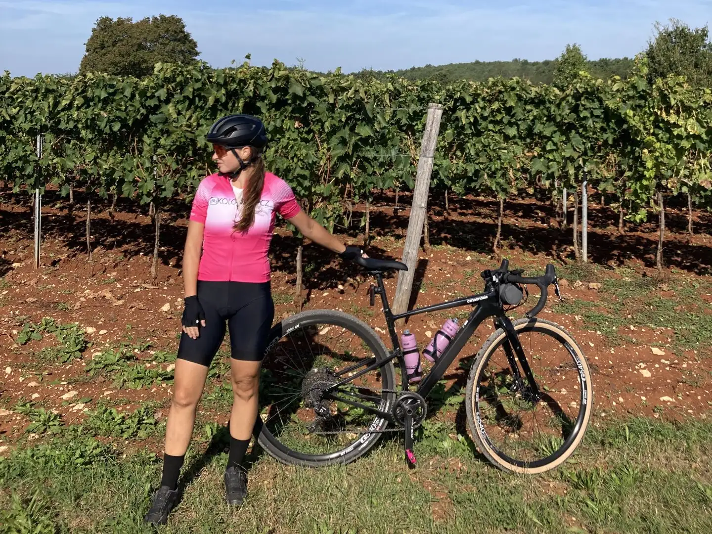Botschafterin Klára testete das Gravelbike Cannondale Topstone in Kroatien.
