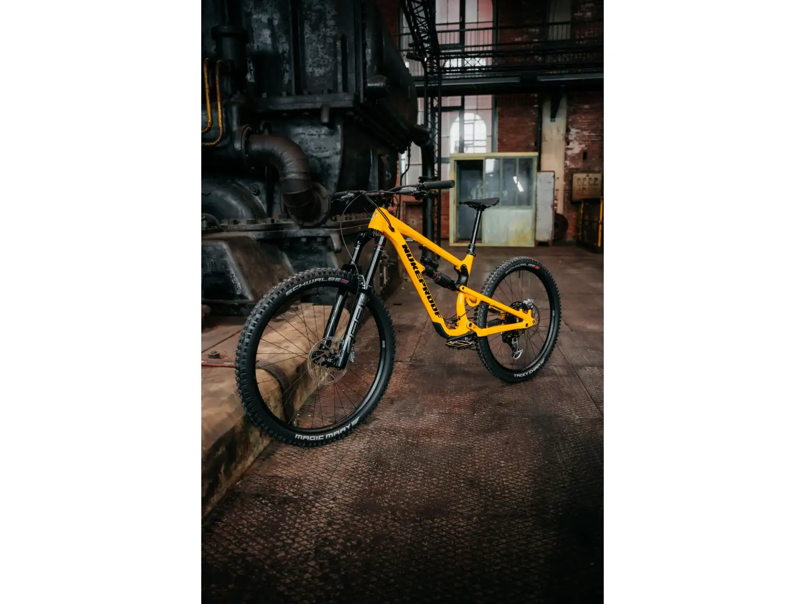 Nukeproof Mega 290 Pro Alloy Eagle 90 vollgefedertes Fahrrad Yellow