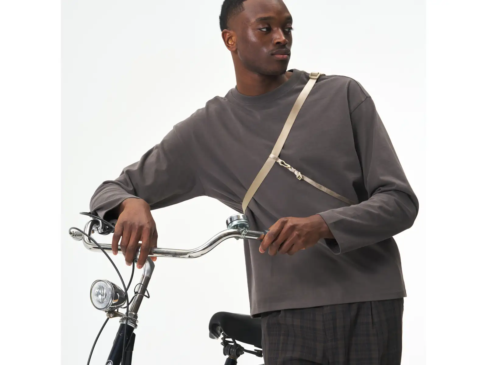 Aevor Easy Ride Pouch Umhängetasche Off-White