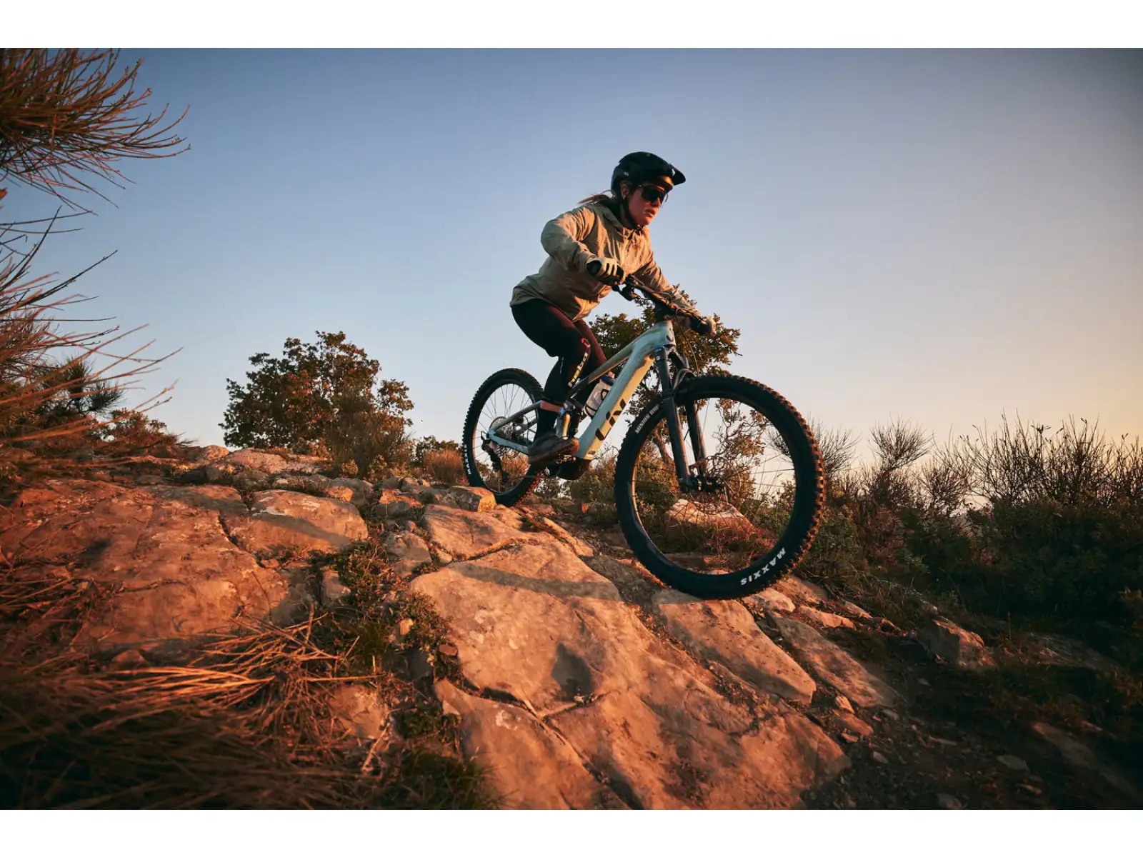 Liv Intrigue X Advanced E+ Elite 2 vollgefedertes E-Bike Digital Blurple