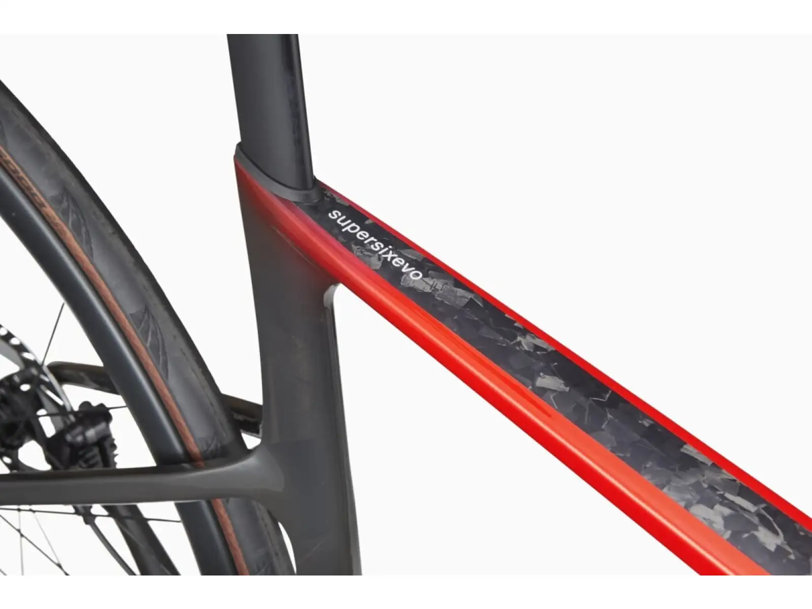 Cannondale SuperSix Evo Hi-Mod 2 Rennrad in Rally Red-Farbe.