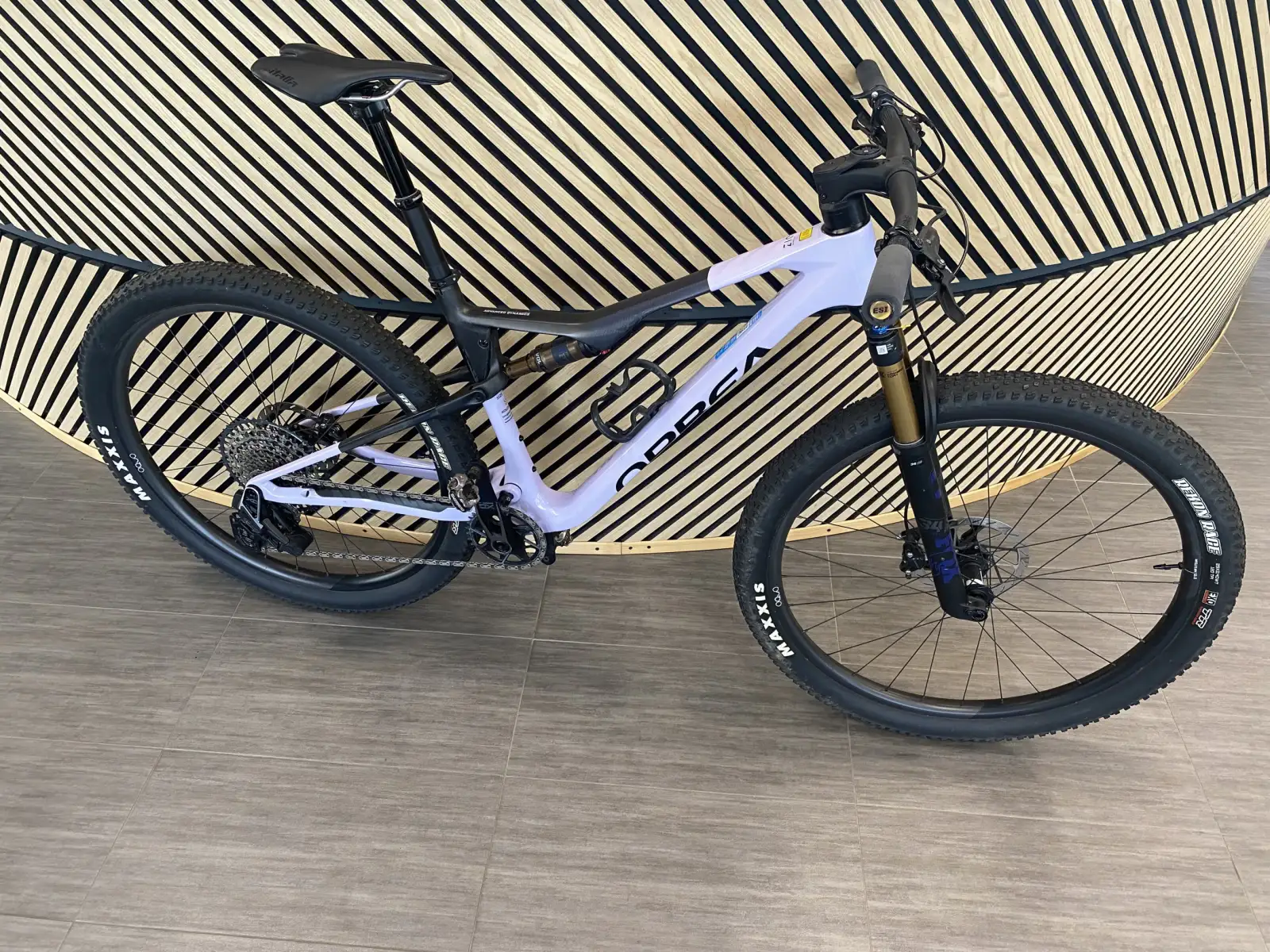 Orbea OIZ M-TEAM AXS Mountainbike Digital Lavender/Carbon Raw