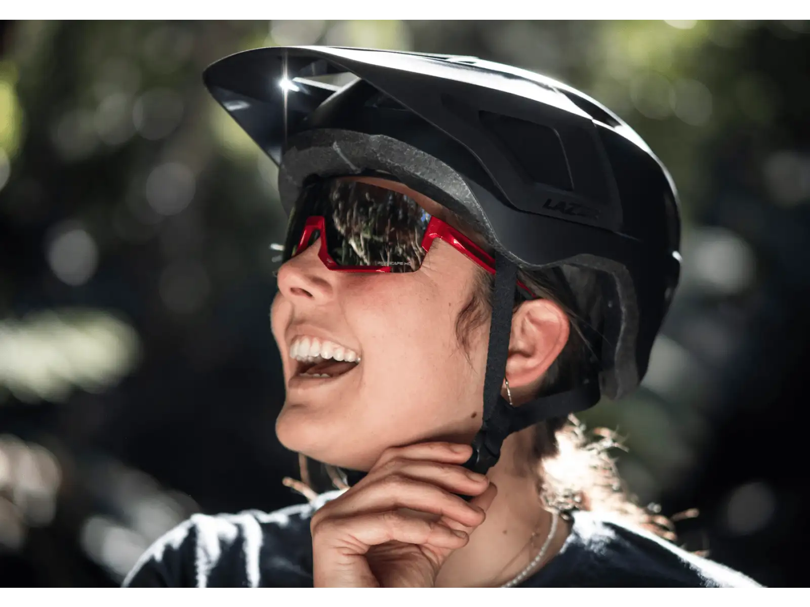 Lazer Finch KinetiCore Helm schwarz