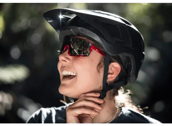 Lazer Finch KinetiCore Helm schwarz