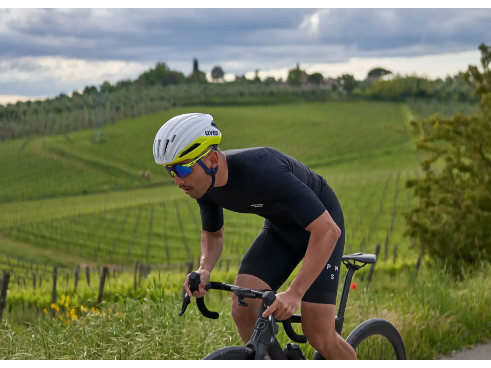 Uvex Surge Aero MIPS Rennradhelm Team Edition
