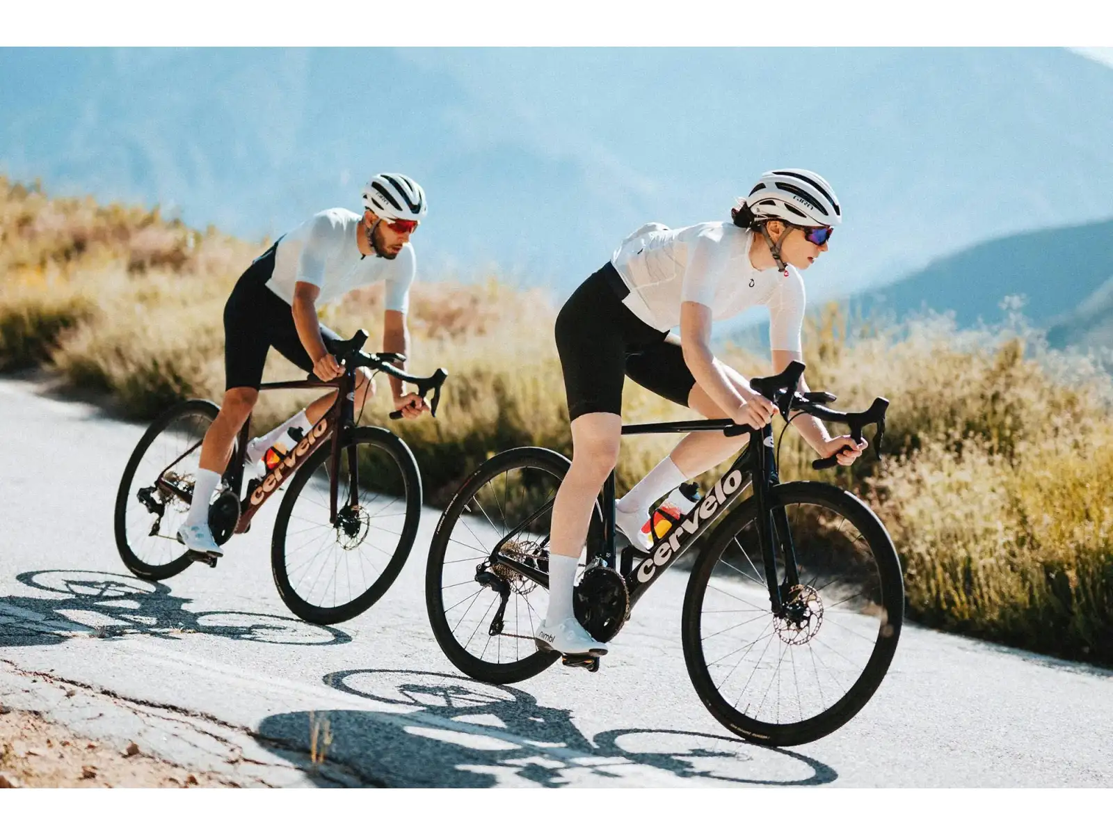 Cervélo Caledonia 105 Di2 Rennrad Carmine